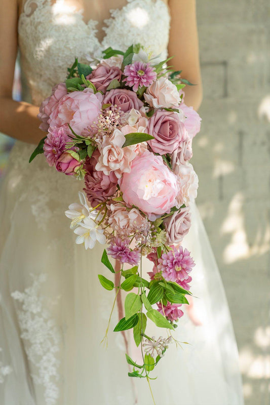 Cascading Bouquet 034