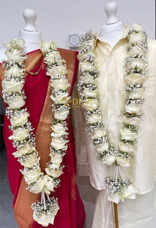 Ivory rose with gypsophila Garland